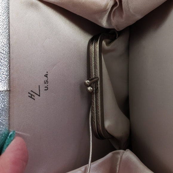 Vintage Midcentury Silver Handbag With Rhinestone Kiss Clasp and Satin Coin Bag - Picture 11 of 13